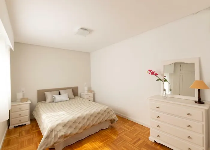 Light And Bright Apartment In Central Valencia