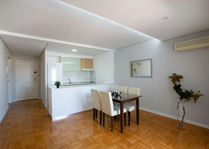 Light And Bright Apartment In Central Valencia